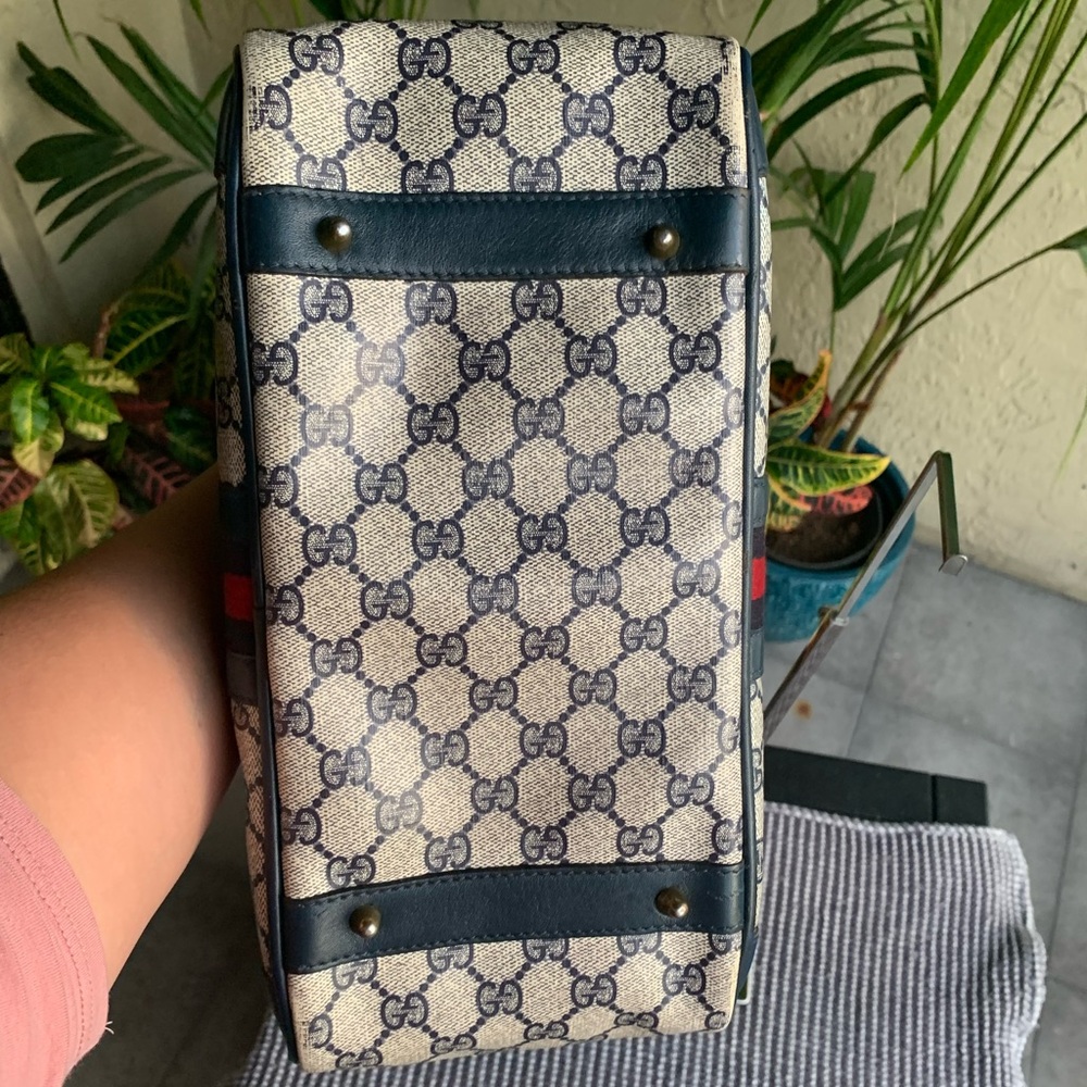 (15) GUCCI 70s Navy Shoulder Bag - Picture 7 of 9